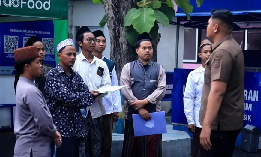 Layanan Khusus Ramadan, Polres Gresik Fasilitasi Santri Uji Dapat SIM A dan C Baru