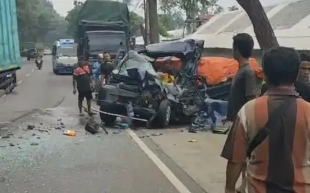 Tragedi Jalur Pantura Situbondo: Pickup Oleng Tabrak Truk, Satu Penumpang Tewas di Tempat