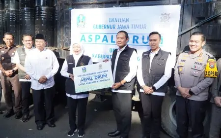 Gubernur Khofifah Guyur Lamongan 7,2 Miliar Hingga Sumbang 300 Drum Aspal