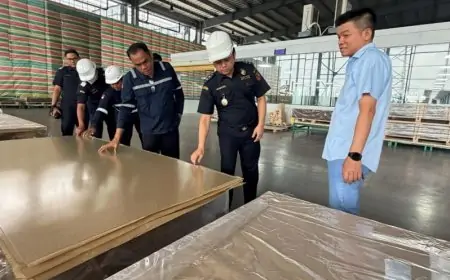 10 Kontainer Solar Glass Diekspor ke India, KEK Gresik Perkuat Rantai Pasok Energi Terbarukan