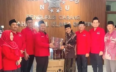 Silaturahmi Ramadan, Ketua PDIP Gresik Beri Bantuan 1000 Sarung ke PCNU Serta Serap Aspirasi