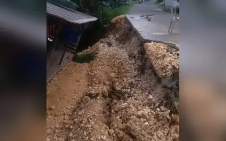 Jalan Poros Desa Keduyung Lamongan Ambles Sepanjang 30 Meter