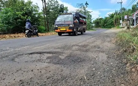 Ratusan Lubang Menganga di Jalur Nasional Pacitan-Trenggalek, Pemudik Harus Ektra Hati-hati