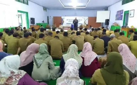 Perhutani KPH Jombang Bagikan 357 Paket Sembako