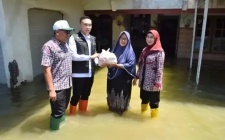 Wabup Lamongan Salurkan Bantuan untuk Korban Banjir di Kecamatan Glagah