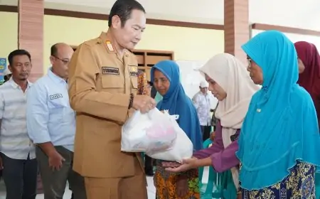Bupati, Wakil Bupati, hingga Sekda Lamongan Maraton Salurkan Ribuan Sembako ke Warga Terdampak Banjir