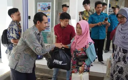 PT PAL Indonesia Salurkan Bantuan Paket Sembako untuk Masyarakat Pesisir Lamongan