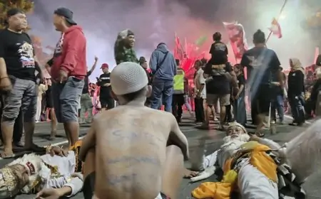 Rontek Gugah Sahur Pacitan Tampilkan Kethek Ogleng hingga Tuyul