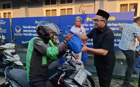 Peduli Ojol, Jiddan Anggota DPR RI Fraksi Nasdem Bagikan Bingkisan Lebaran