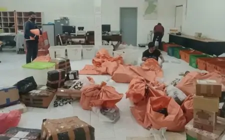 Mendekati Lebaran, Kiriman Barang di Kantor Pos Lamongan Melonjak Tajam