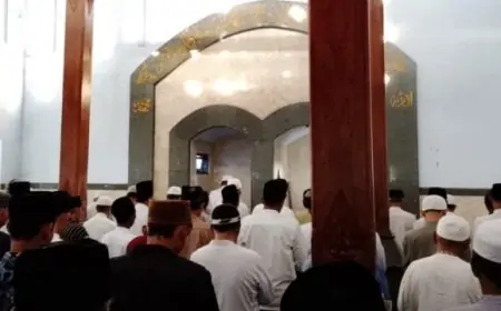 Lebaran Lebih Awal, Ratusan Jemaah Al Muhdlor Tulungagung Gelar Salat Id Hari Ini