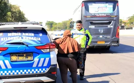 Kisah Haru Pasutri Gresik Mudik Tertinggal Bus, Heroik Polisi Kejar Bus Demi Pasutri Bisa Pulang Kampung