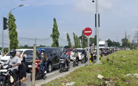 +1 Lebaran, Arus Lalu Lintas di Pintu Timur JLU Lamongan Ramai Lancar, Polisi Siaga