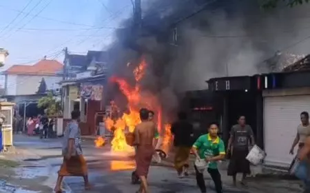 Pom Mini di Panceng Gresik Terbakar Hebat Hanguskan Rumah, 3 Motor dan Pemilik Alami luka