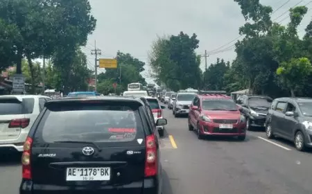 Arus Balik Lebaran H+3 di Jalur Arteri Jombang: Exit Tol Bandar Kedungmulyo Diterapkan Sistem Buka Tutup