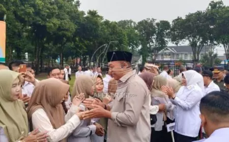 Momen Haru di Alun-Alun Situbondo: Saat Bupati dan Ratusan ASN Lebaran di Bawah Guyuran Hujan