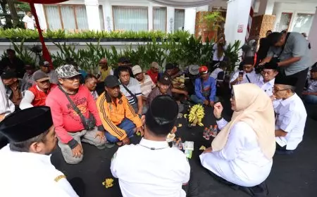Bupati Ipuk Halal Bihalal dengan Pengemudi Angkot Banyuwangi, Serap Aspirasi hingga Bagikan Helm