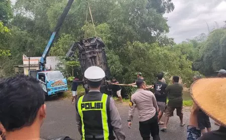 Mobil Vs Motor di Pacitan, Kepala Anak Bocor