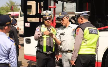 Pastikan Arus Balik Lebaran Aman, Polantas Inspeksi Angleb di Rest Area Wringinanom Gresik