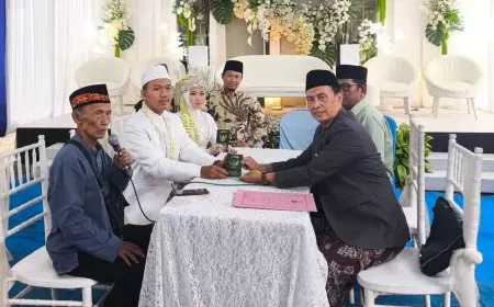 Ratusan Pasangan di Lamongan Serbu KUA di Awal Bulan Syawal