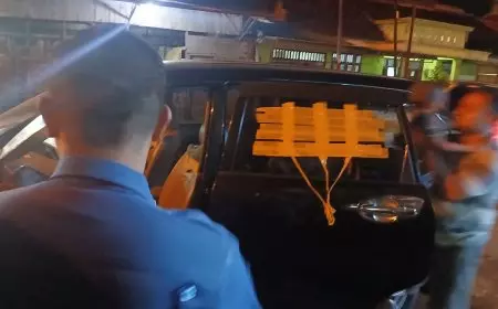 Ditinggal Ayahnya Beli Galon di Toko Madura, Balita di Lamongan Terkunci di Dalam Mobil