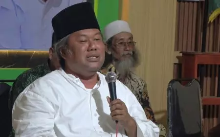Gus Muwafiq Soroti Konflik Global Dihadapan Warga Nahdliyin Lamongan