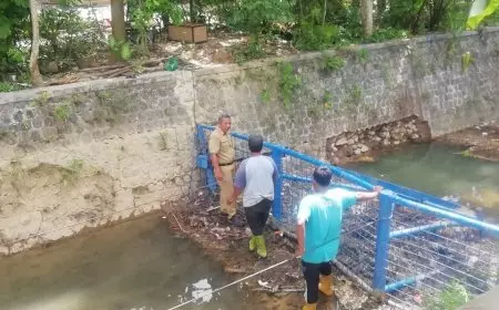 Banjir Wilayah Kota Pacitan Dipicu Sampah Sungai, Termasuk Kasur dan Sofa