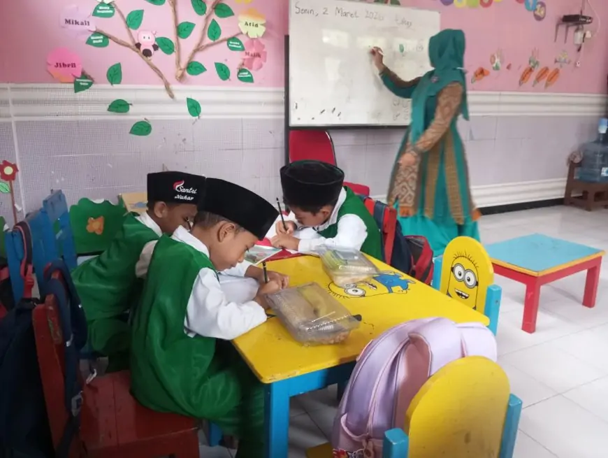 SPPG Tambakrejo 6 Salurkan Menu Kering MBG Bergizi ke TK Muslimat NU Tambakberas