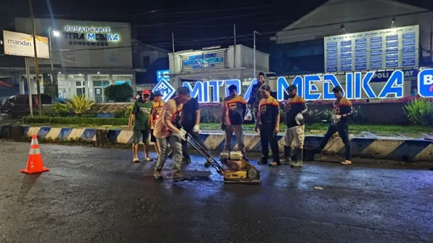 Pajak Mengalir ke Negara, Jalan di Bondowoso Ditambal Pakai Dompet Warga