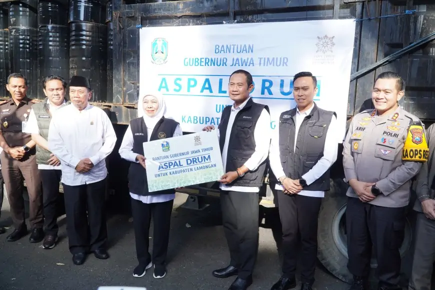 Gubernur Khofifah Guyur Lamongan 7,2 Miliar Hingga Sumbang 300 Drum Aspal