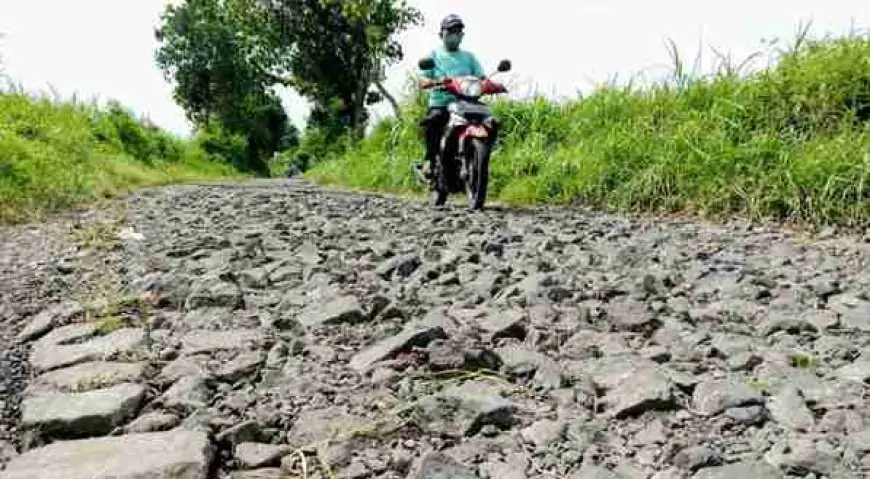 Molor Lagi! Proyek Jalan Rp50 Miliar Bondowoso Belum Tersentuh Pengerjaan