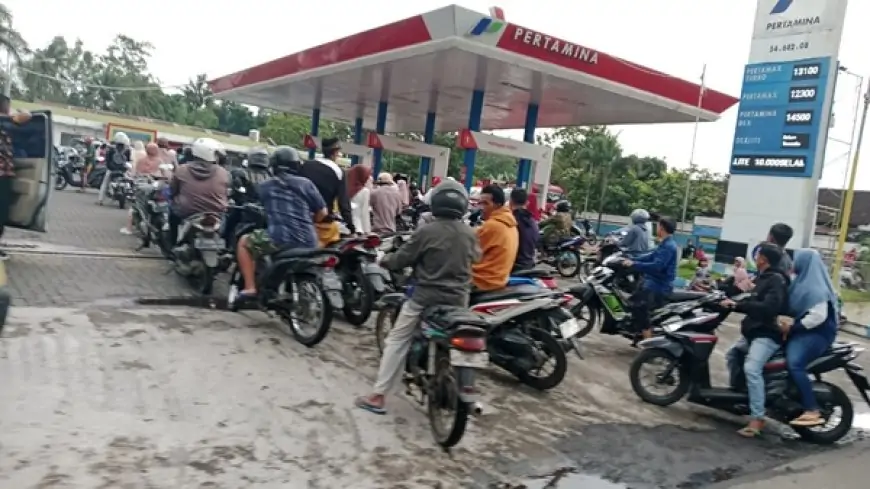 Bondowoso Panic Buying: SPBU Dikepung, Pertamina Angkat Bicara