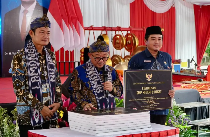 Menteri Abdul Mu'ti Resmikan Gedung Revitalisasi Satuan Pendidikan di Lamongan