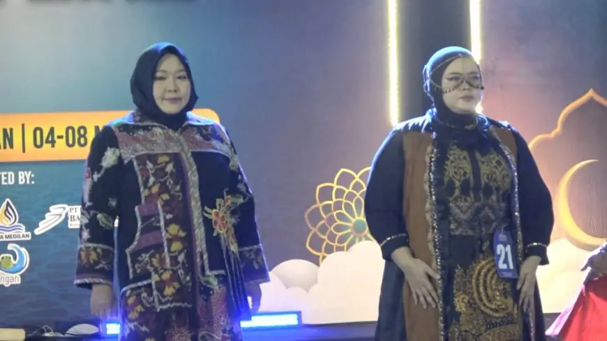 Peserta Big Size Pukau Penonton di Fashion Wastra Competition Lamongan