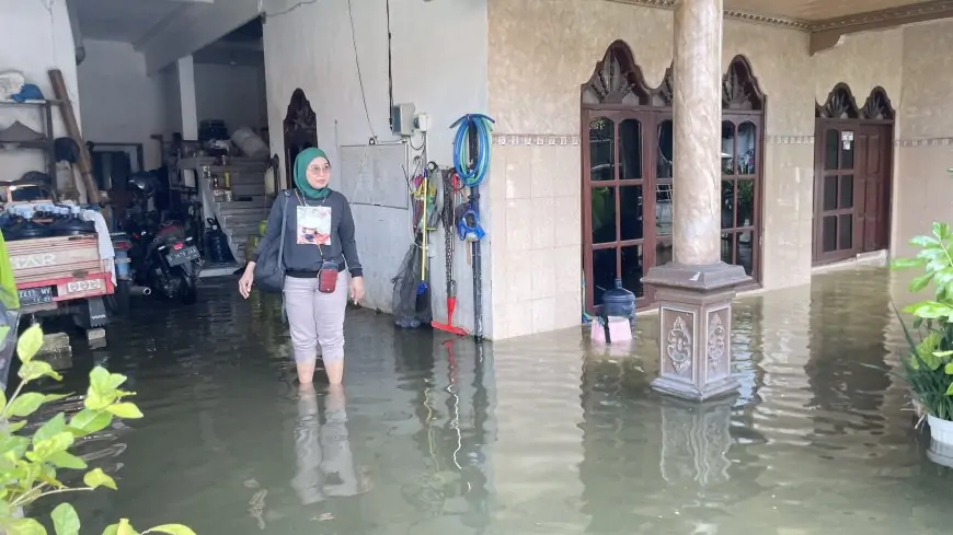 Empat Bulan Terendam, Warga Lamongan Berharap Banjir Surut saat Idul Fitri