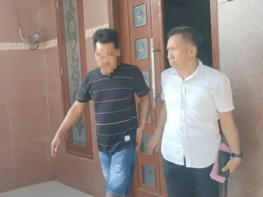Aksi Pria Bawa Celurit Ancam Petugas Ekspedisi Kantor J&T Gresik, Pelaku Diamankan Polisi