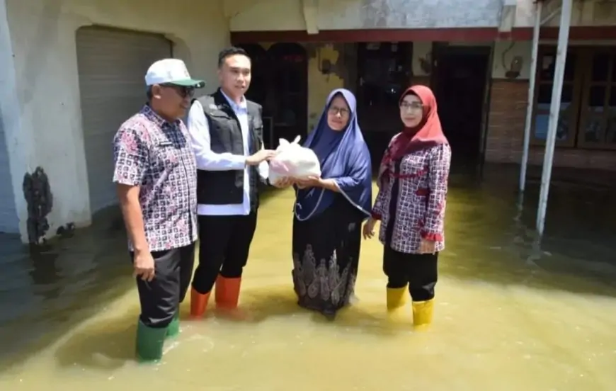 Wabup Lamongan Salurkan Bantuan untuk Korban Banjir di Kecamatan Glagah