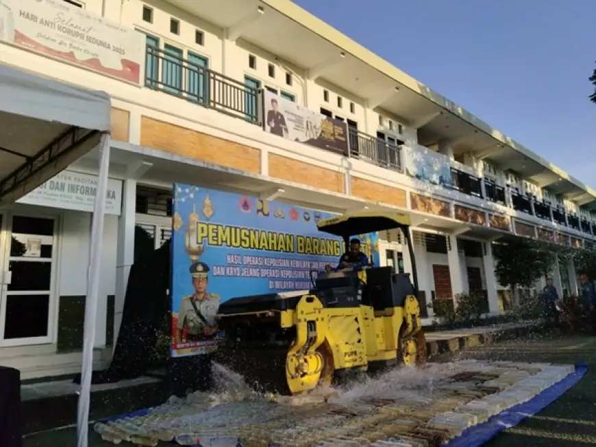 Polres Pacitan Hancurkan 626 Botol Miras Hasil Operasi Pekat Semeru 