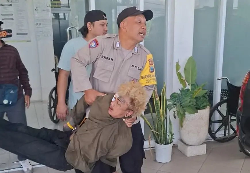 Lansia di Jombang Dibacok Anjal Saat Cari Rumput, Pelaku Babak Belur Dihajar Massa