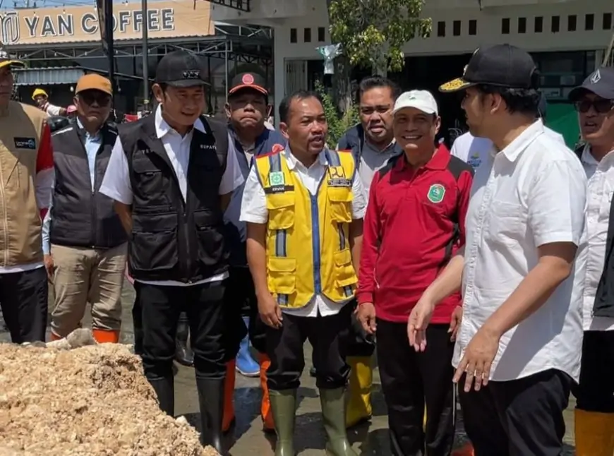 Tangani Banjir Jalur Sungelebak Lamongan, Emil Dardak dan Pak Yes Siapkan Tanggul Darurat dan Pompa Apung