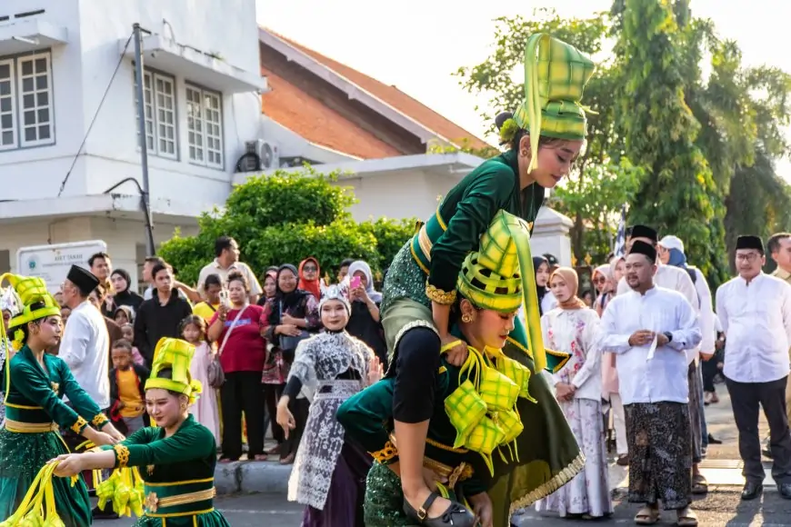 Kirab Budaya Meriahkan Tradisi Bandeng Gresik, 1000 Bandeng Dibagikan ke Warga