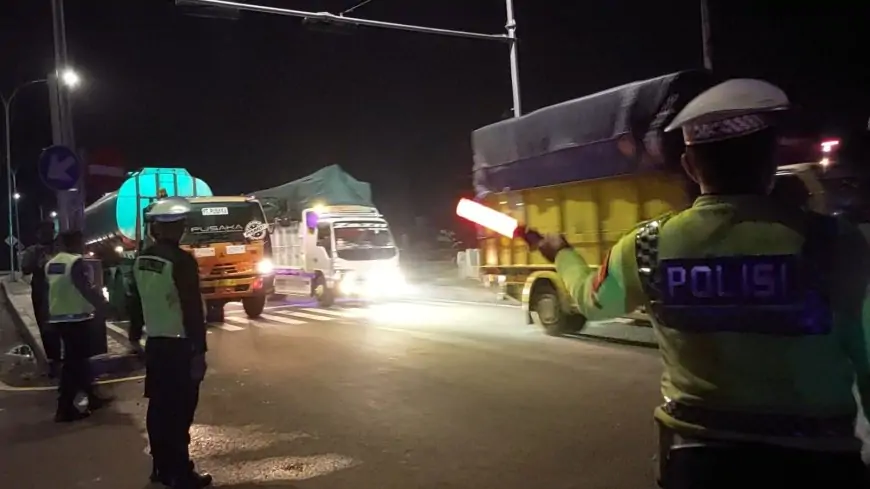 Arus Mudik di Simpang JLU Lamongan Terpantau Lancar, Polisi Prediksi Puncak Kepadatan Hari Ini
