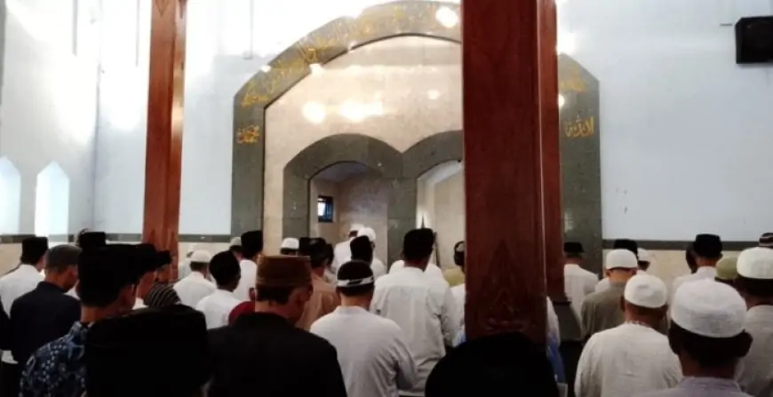 Lebaran Lebih Awal, Ratusan Jemaah Al Muhdlor Tulungagung Gelar Salat Id Hari Ini