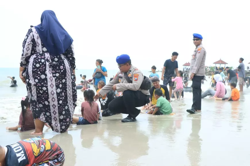 Antisipasi Lonjakan Pengunjung, Kapolres Gresik Pastikan Pengamanan Wisata Pantai Dalegan