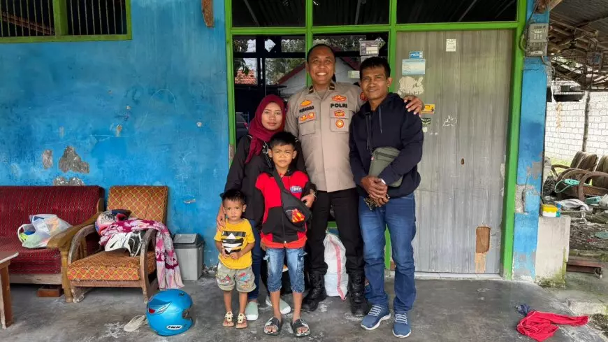 Purnomo Antar Pemudik Asal Lamongan yang Motornya Mogok