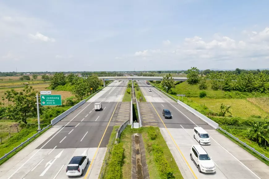 Waspada! Bahu Jalan Tol Bukan Tempat Istirahat atau Mendahului, Ini Aturan dan Denda Terbaru 2026
