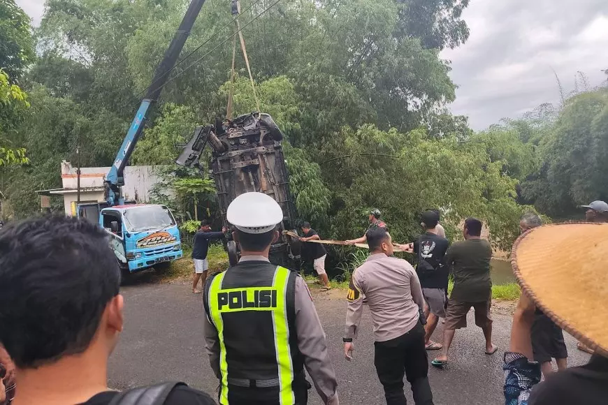 Mobil Vs Motor di Pacitan, Kepala Anak Bocor