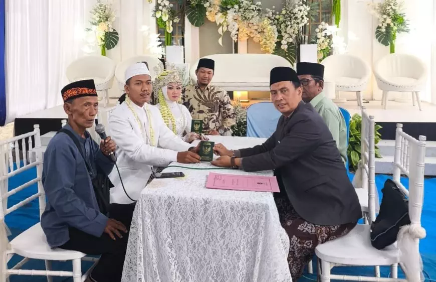 Ratusan Pasangan di Lamongan Serbu KUA di Awal Bulan Syawal