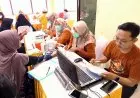 Ratusan Warga Gresik Serbu Pengobatan dan Cek Mata Gratis di Baksos HPN 2026 KWGe