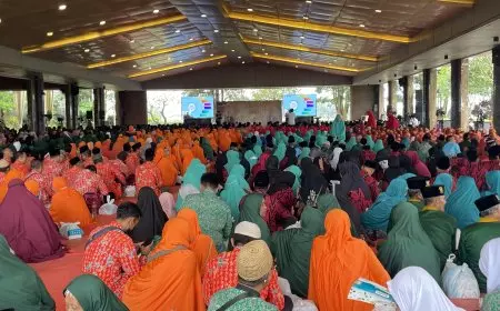 Matangkan Persiapan, Ribuan CJH Lamongan Ikuti Manasik Haji Massal di Masjid Namira